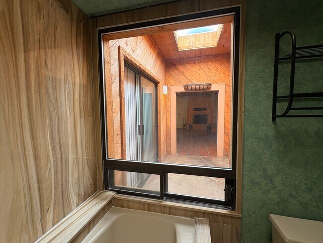 Building Photo - 3 Bed 2 Bath Historic Southern Home