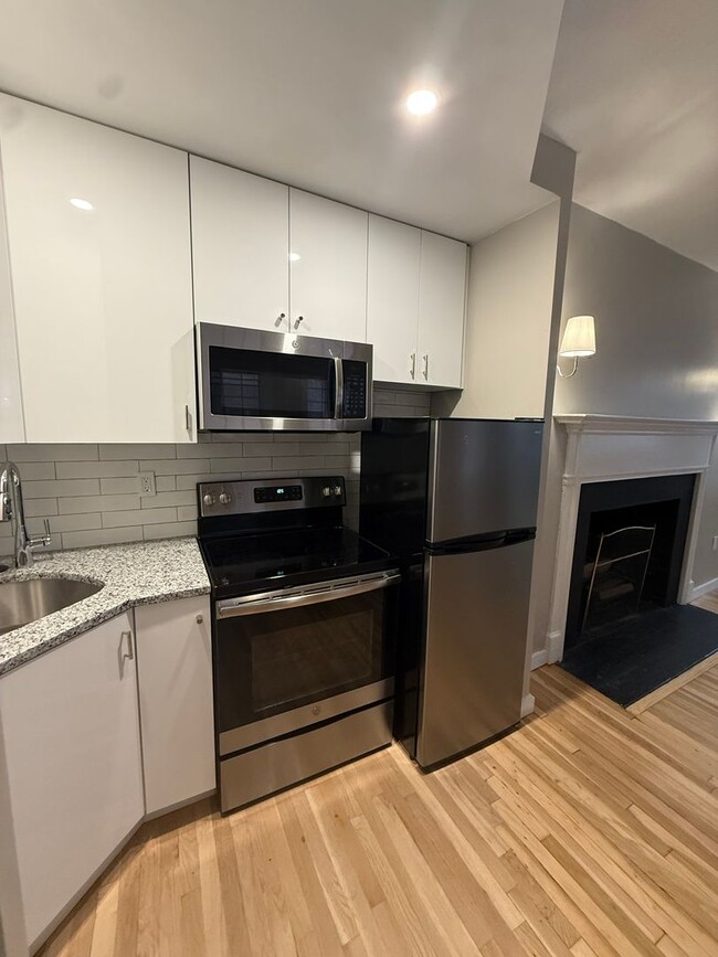 Building Photo - No Brokers Fee, Heat, Hot Water Included, Recently Renovated Unit