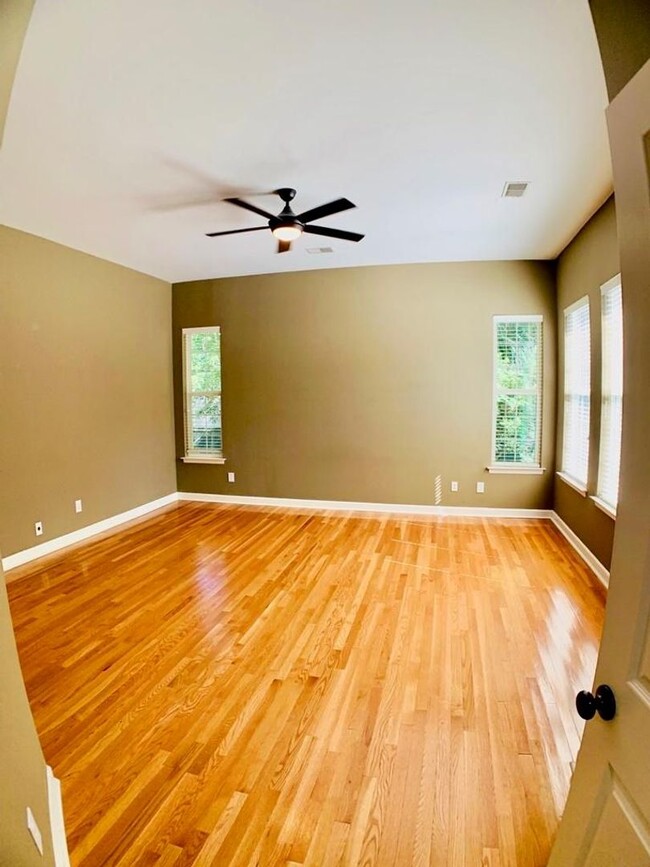 Building Photo - Gorgeous Daniel Island Home!