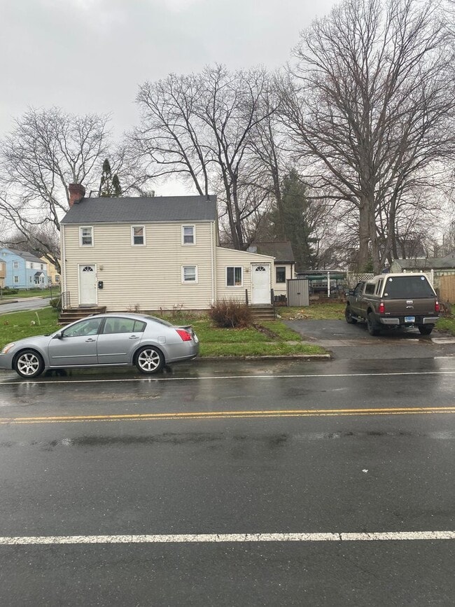 Primary Photo - 2 bedroom house