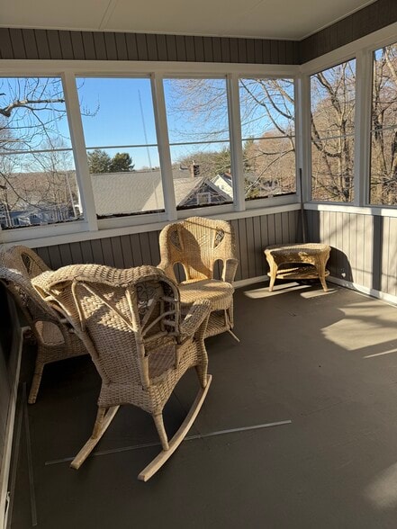 Building Photo - 298 Main St