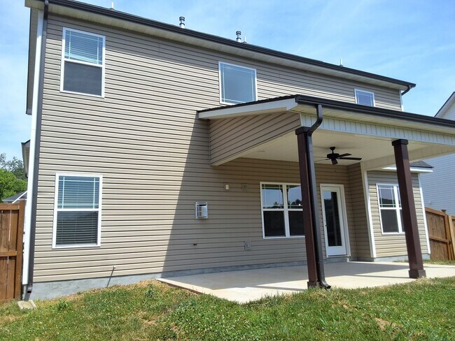 Building Photo - West Knoxville 37932 - 4 bedroom, 2 bath home in desirable Hardin Valley area. - Contact Sharon A...