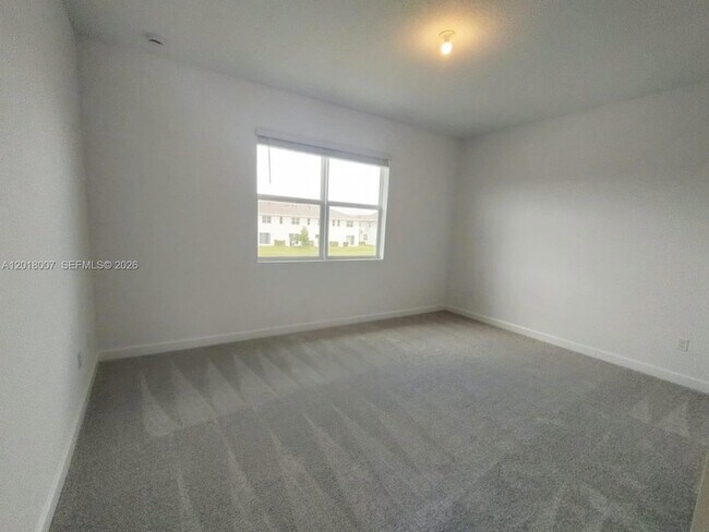 Building Photo - 535 Rivergrass St