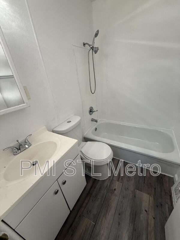 Building Photo - 10327 Renfrew Dr