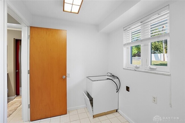 Building Photo - 1033 Georgian Dr