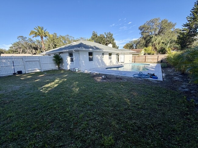 Building Photo - 725 Merrimac Dr