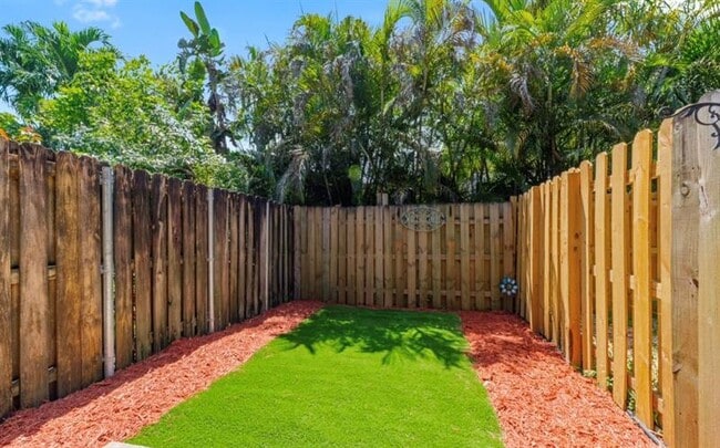 Primary Photo - 6131 SW 42nd Ct