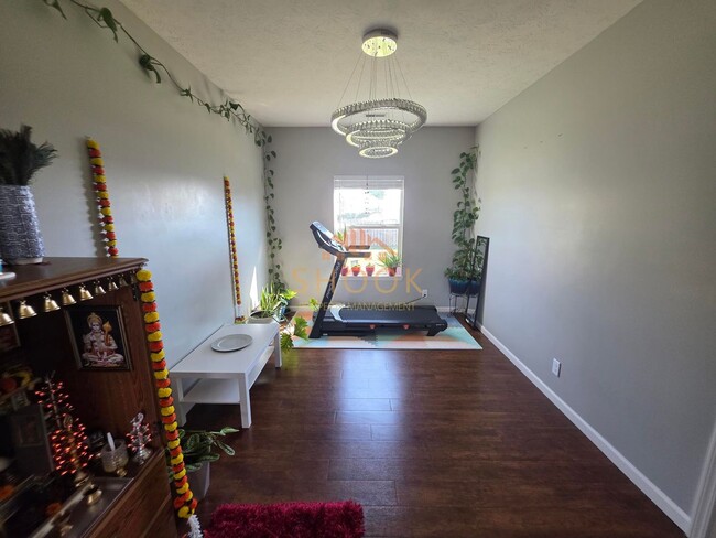 Building Photo - MOVE IN SPECIAL OF THE YEAR! Sign a lease ...