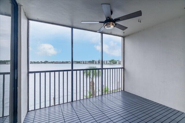 Building Photo - 113 Lake Emerald Dr