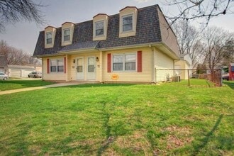 Building Photo - 1010 Crescent Dr