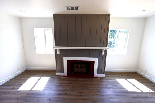 Primary Photo - Updated and Stunning 2 Bedroom 1 Bathroom ...