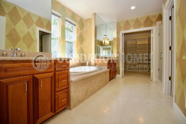 Building Photo - Architecturally Stunning Custom Estate wit...