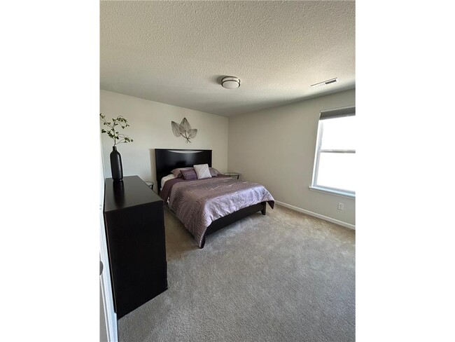 Building Photo - 5785 Urbandale Ln N