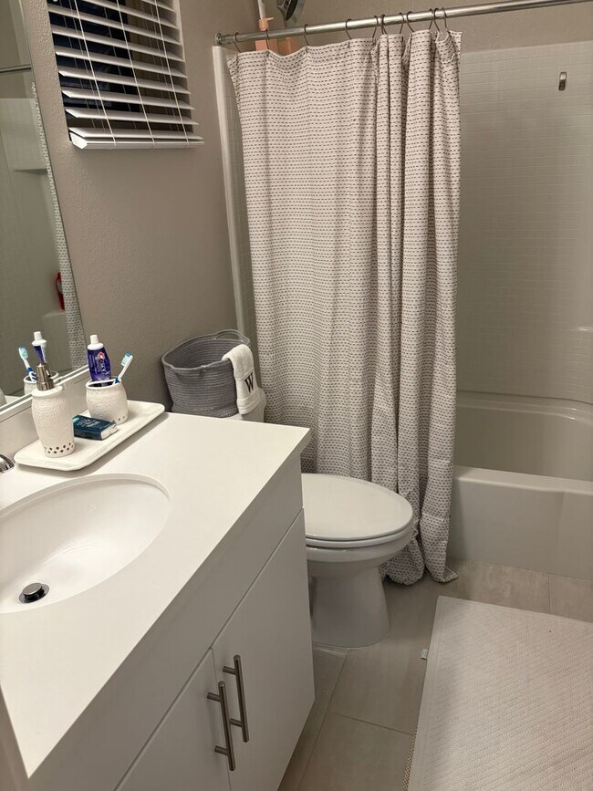 Building Photo - Modern 2-Bedroom Condo Near Downtown Sacramento