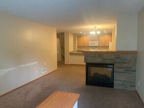 Building Photo - Beautiful Colonial 3 Bedroom Townhome in W...