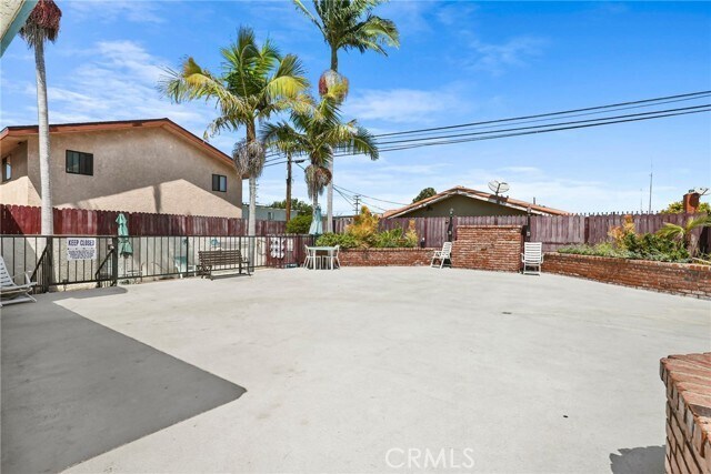 Building Photo - 4229 W Rosecrans Ave