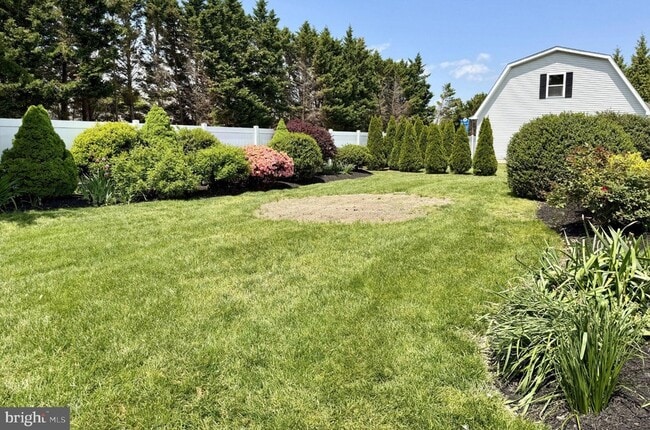 Building Photo - 113 Loganberry Ln
