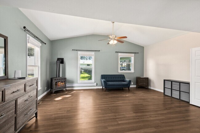Building Photo - 644 S 189th St