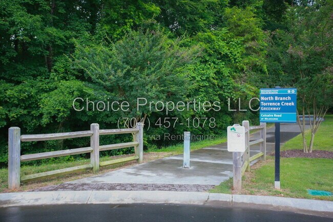 Building Photo - 9148 Hillston Ridge Rd