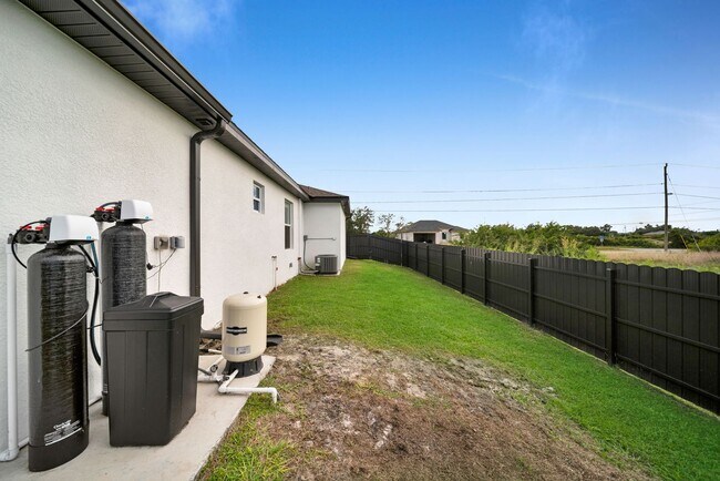 Building Photo - 125 Pennfield St