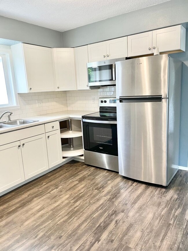 Building Photo - 2 Bedroom 1 Bath Duplex - South Fargo