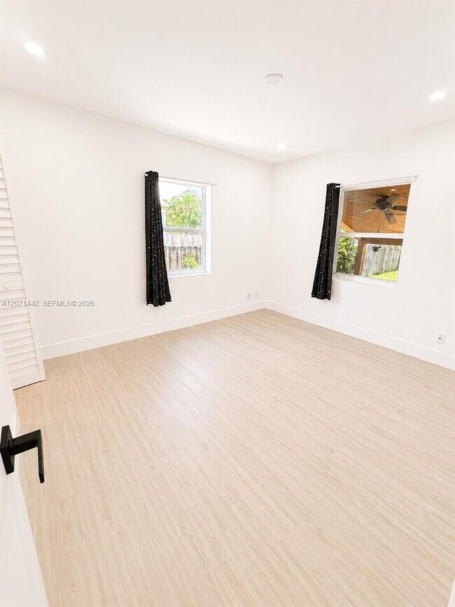 Building Photo - 1508 Funston St