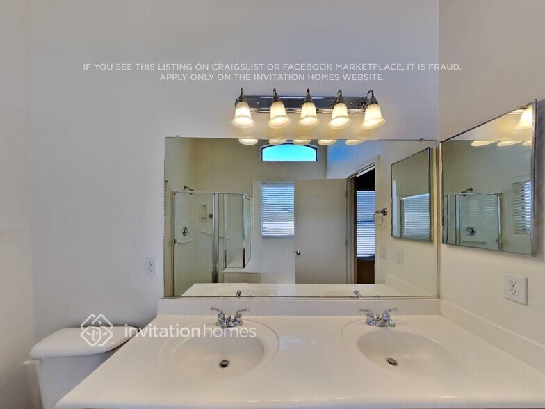 Building Photo - 7820 S 48th Dr