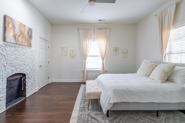Building Photo - Spacious 4BR House in Atlanta