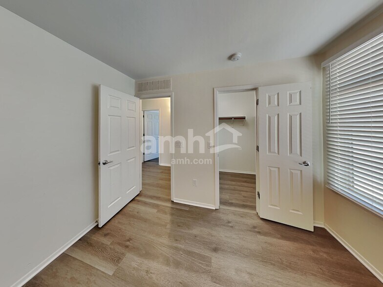 Building Photo - 1281 W Molinetto Dr