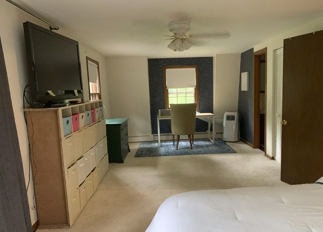 Building Photo - 47 Pine Knoll Rd