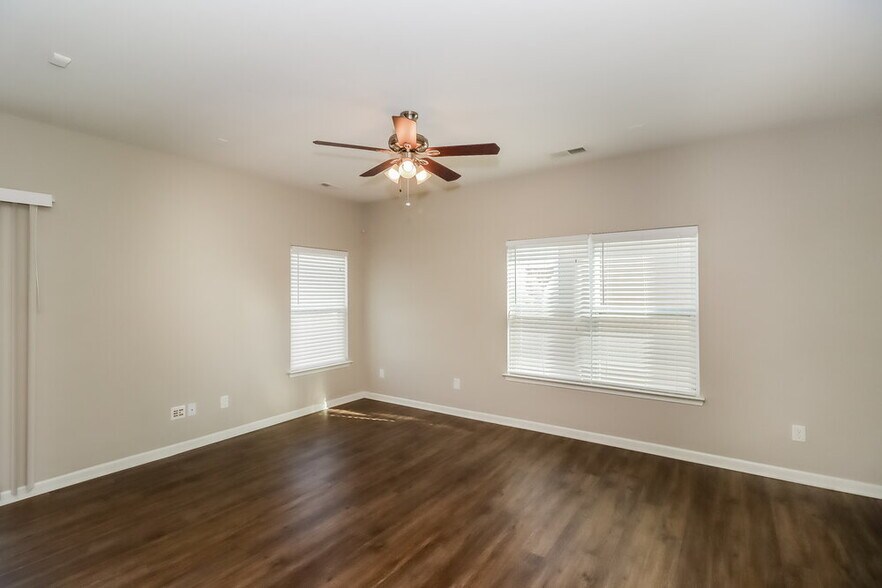 Building Photo - 3308 Brackhill St