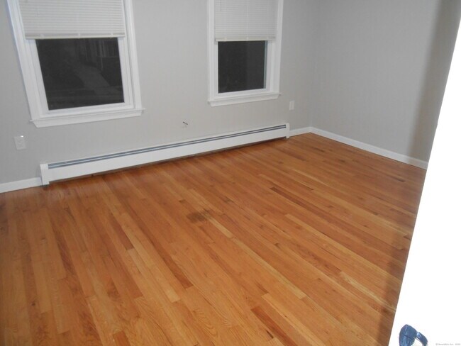 Building Photo - 631 Whalley Ave