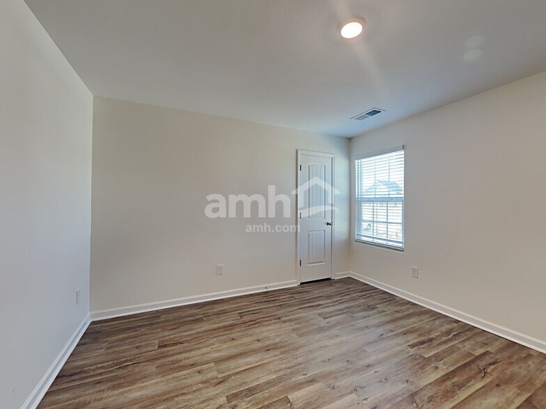 Building Photo - 6060 Mason Tucker Dr