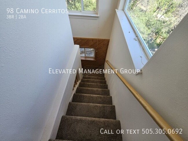 Building Photo - Enchanting Edgewood 3 Bedroom. Views! Lots...