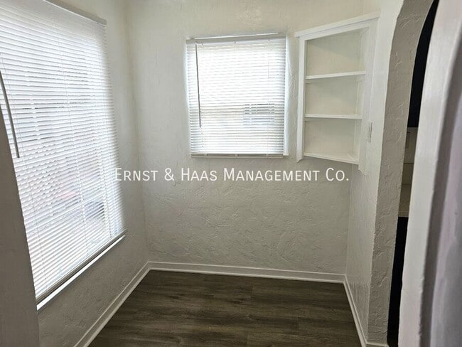 Building Photo - 826 Belmont Ave