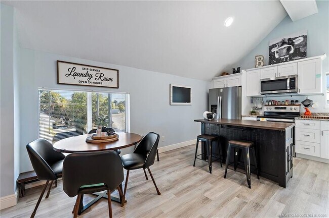 Building Photo - 310 SE Denver Ave