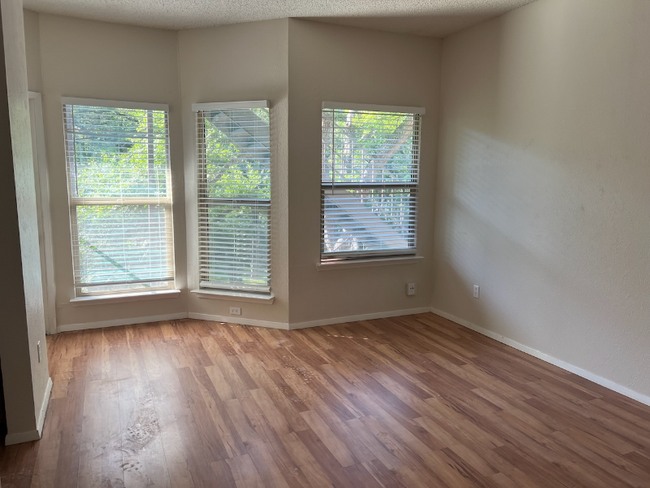 Building Photo - 5305 Indio Dr