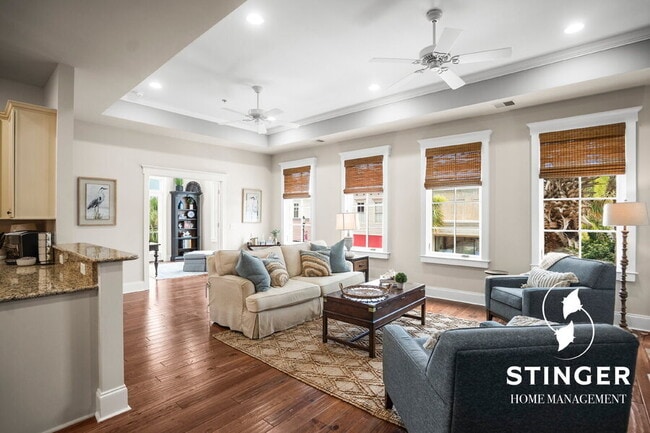 Primary Photo - 700 Bay St