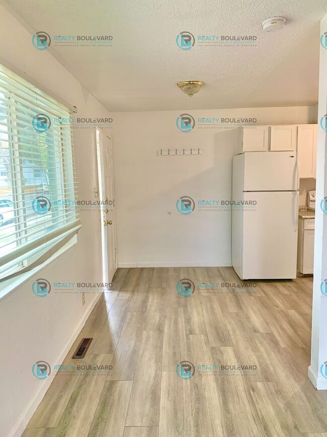 Building Photo - 1137 Arnold Dr