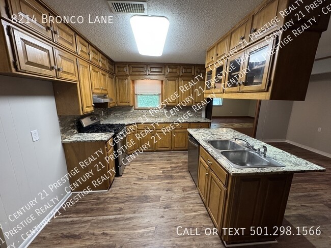 Building Photo - 8214 Bronco Ln