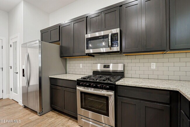 Building Photo - 14937 Tierra Fortaleza Ave