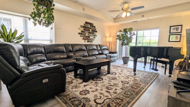 Building Photo - 390 W Mahogany Ct