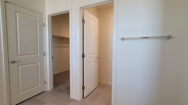 Building Photo - 5-Bed, 3-Bath Home in Spectrum Falls