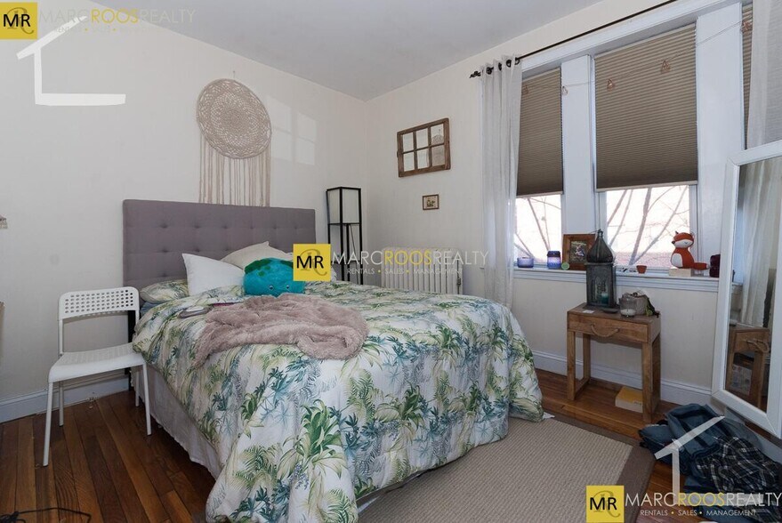 Building Photo - 76 Egmont St