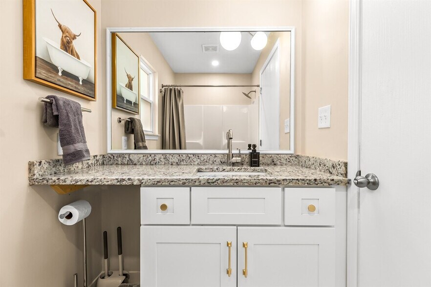 Building Photo - 18423 Sharon Ln