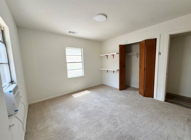 Building Photo - 406 Swanee Dr