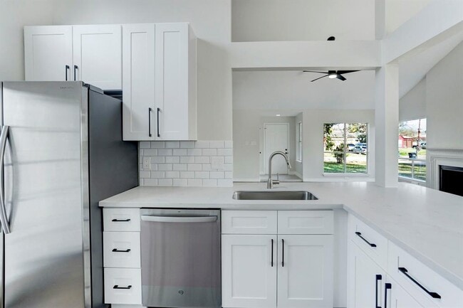 Building Photo - 18323 Autumn Trails Ln
