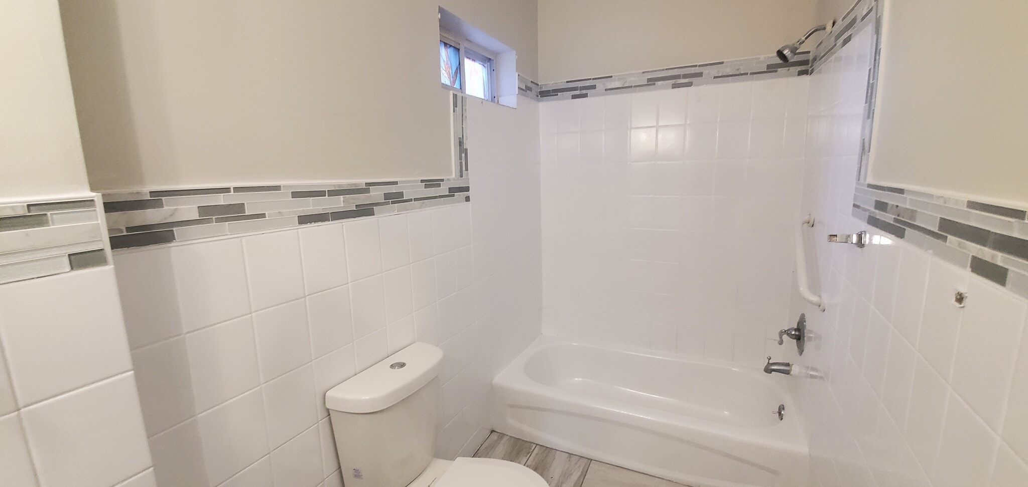 Building Photo - 641 Ferry St