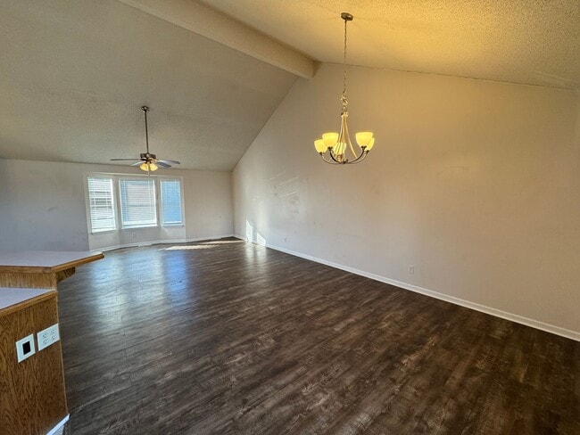 Building Photo - short term lease available