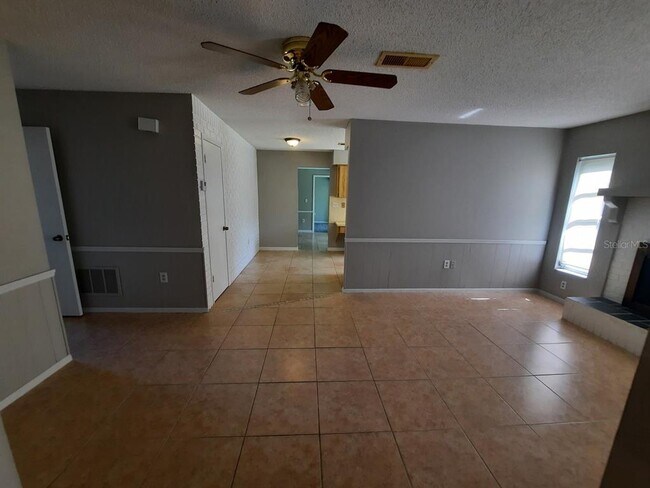 Building Photo - 13016 Serpentine Dr